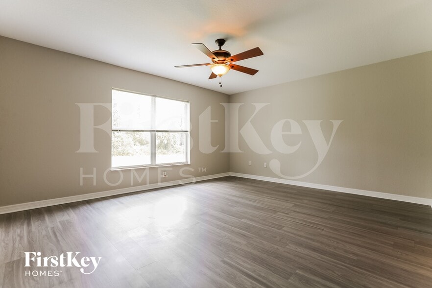 Building Photo - 2463 Alesio Ave
