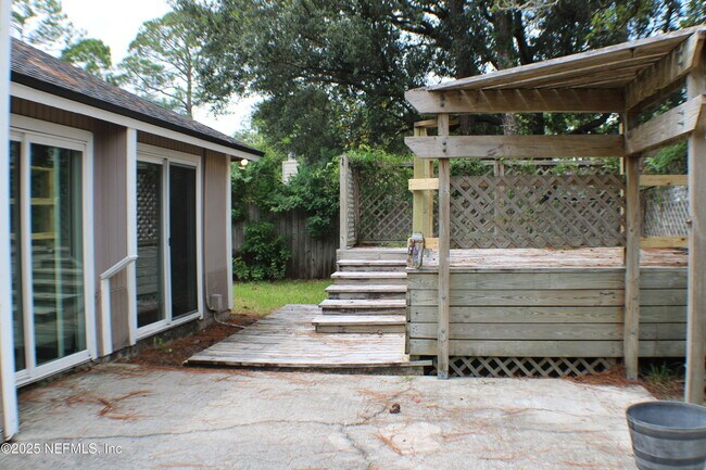 Building Photo - 10315 Docksider Dr E