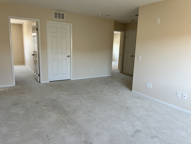 Building Photo - 10960 Knoxville Way