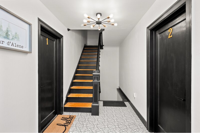 Building Photo - 801 E Lakeside Ave