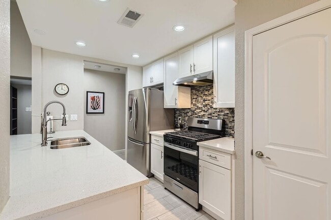 Building Photo - 10815 Lambert Cir