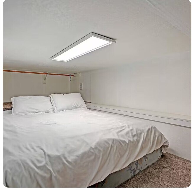 Building Photo - Cozy MIL with water views Camano Island with loft