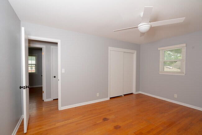 Building Photo - 9300 Outlook Dr