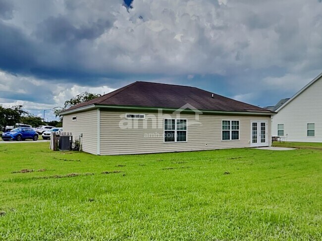 Building Photo - 155 Red Oak Dr