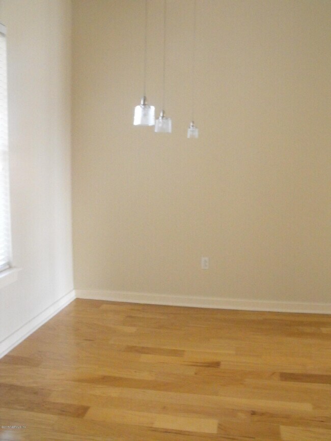 Building Photo - 1661 Riverside Ave