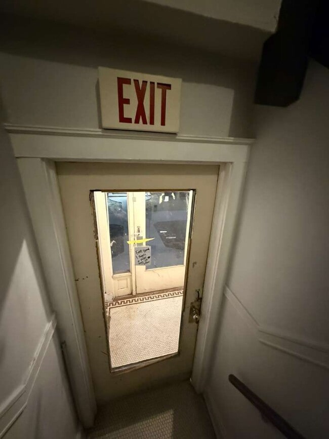 Building Photo - 1707 W Wallen Ave