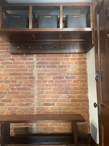 Building Photo - 623 West Chestnut Street