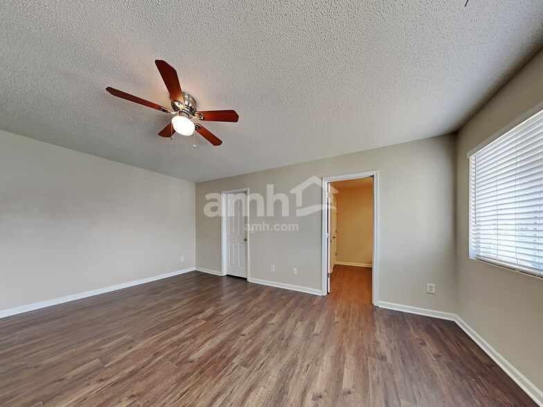 Building Photo - 806 Topsail Dr