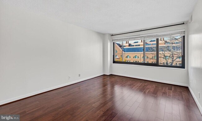 Building Photo - 1077 30th St NW