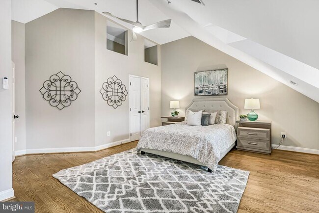 Building Photo - 17 Alexander St