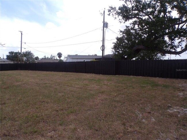 Building Photo - 2989 Pinetree St
