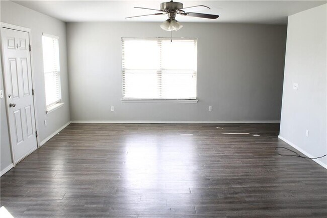 Building Photo - 5007 SW Fieldstone Blvd