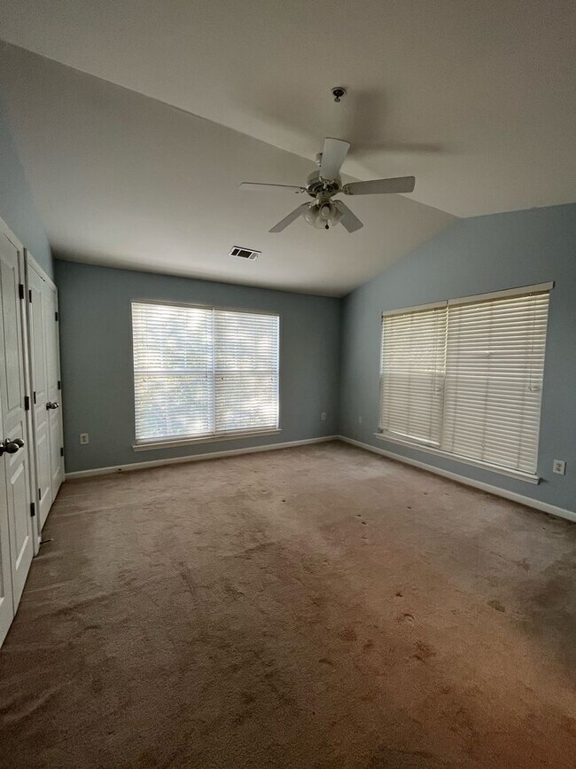 Building Photo - 220 Woodlands