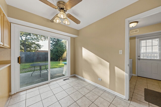 Building Photo - 1121 Belmar Ln