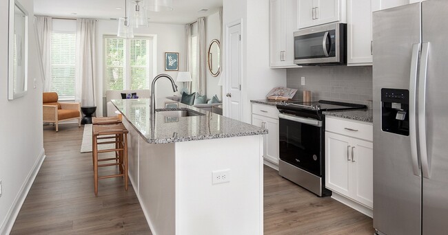 Building Photo - Townes at Five Points