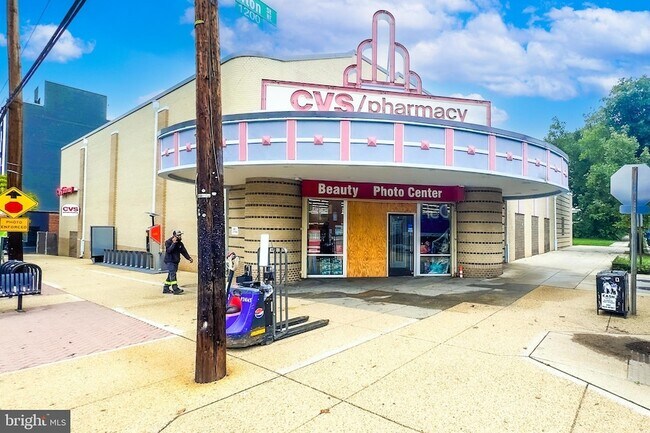 Building Photo - 2231 Otis St NE