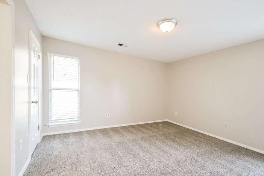 Building Photo - 7082 Layne Dr