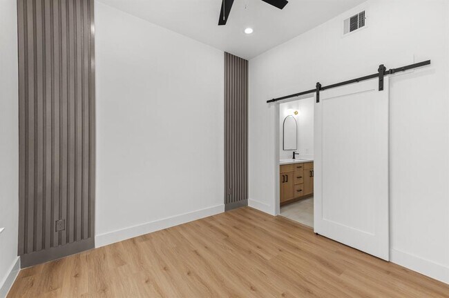 Building Photo - 1807 Sakowitz St