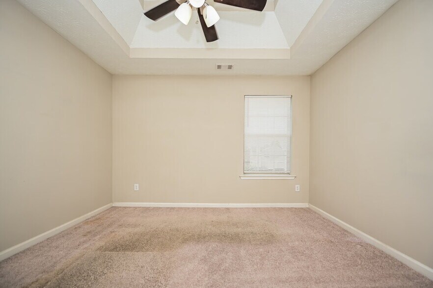 Building Photo - 140 Hazelhurst Dr