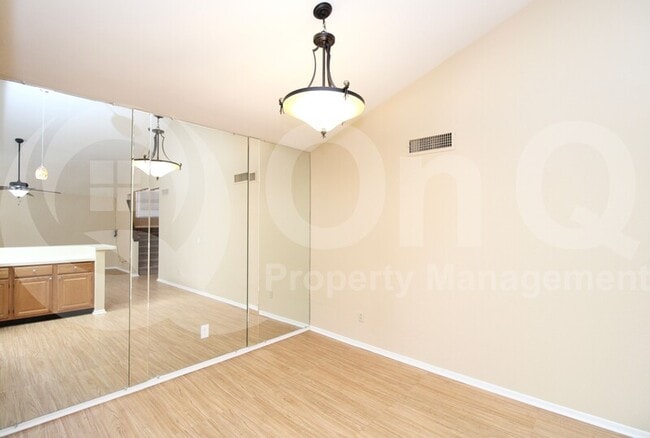 Building Photo - 509 E Kristal Way