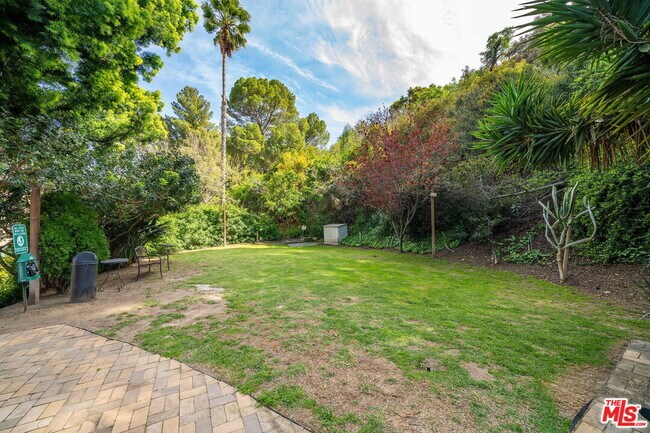 Building Photo - 6728 Hillpark Dr