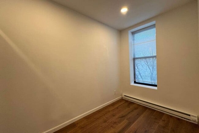 Building Photo - 30 E 127th St