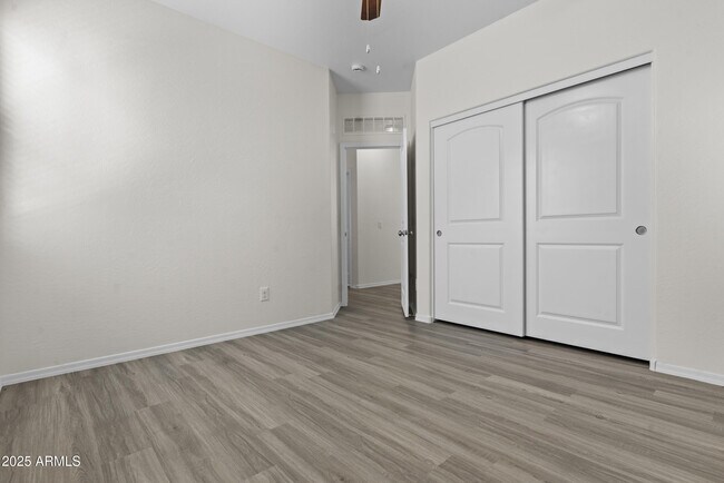 Building Photo - 5904 S 30th Ln