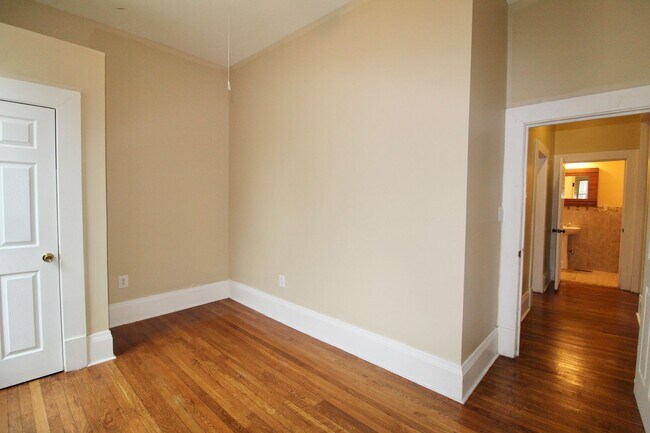 Building Photo - 205 Newman Ave