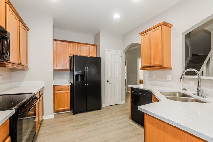 Building Photo - 7141 Silk Tree Pointe