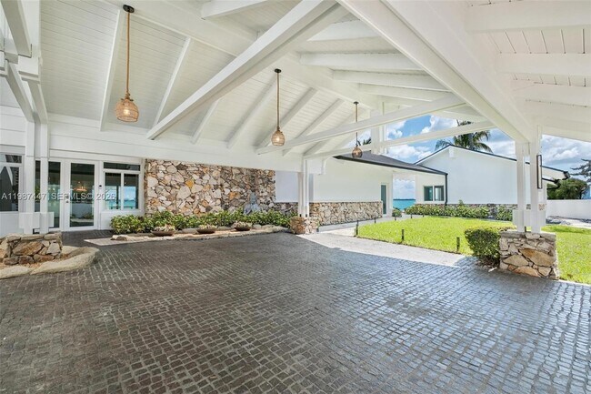 Building Photo - 1365 Bay Terrace