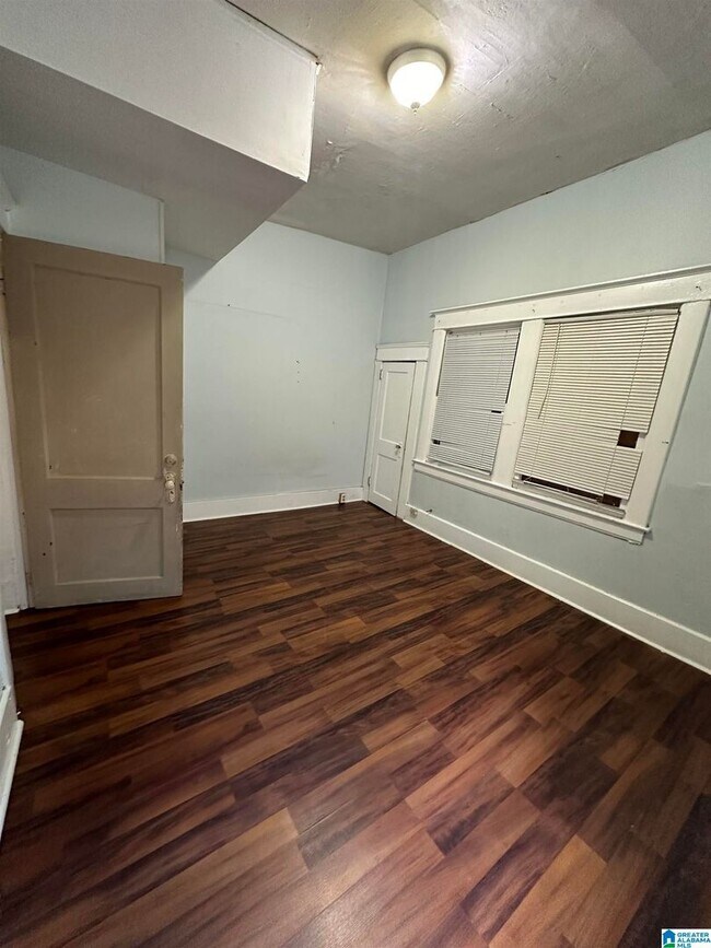 Building Photo - 1502 16th Ave S