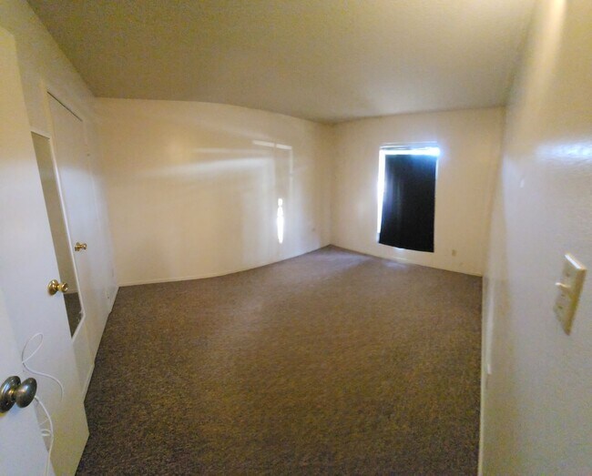 Building Photo - 4 bed 2 bath spacious home with 2 car garage in SLO!