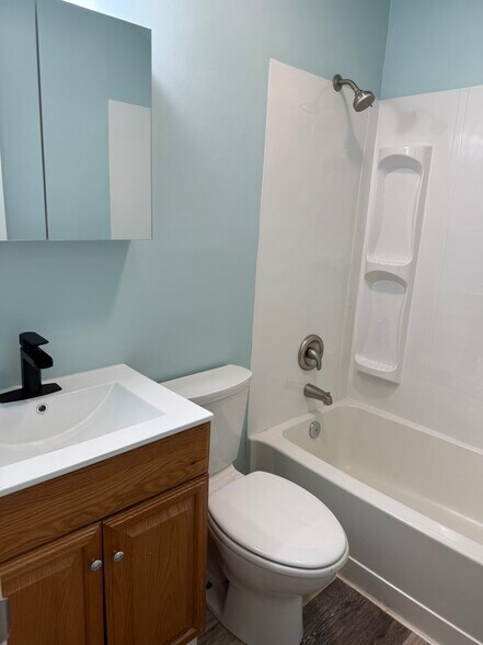Bathroom - 922 Kramer Ave