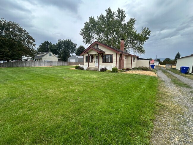 Building Photo - Charming 4 Bed, 1 Bath Home in Spokane Val...