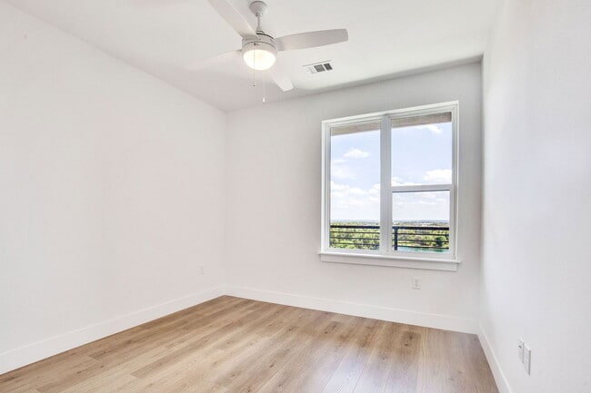 Building Photo - 1701 Simond Ave Ave