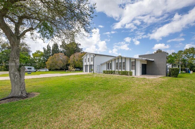 Building Photo - 17101 SW 48th St