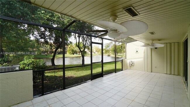 Building Photo - 3823 Estepona Ave