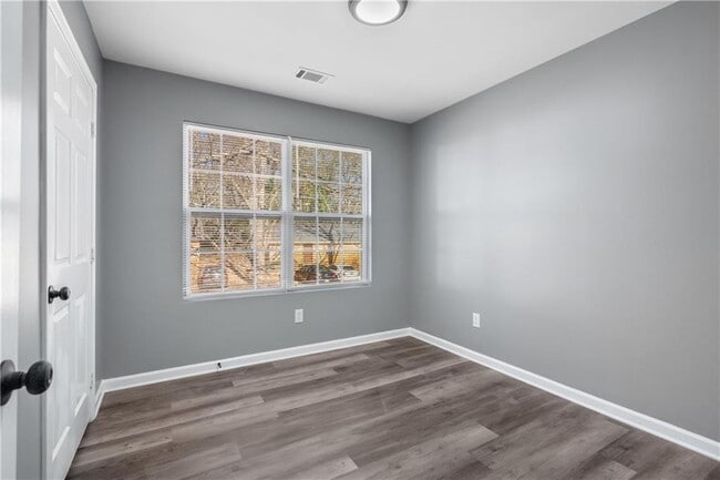 Building Photo - 501 Pine Park St