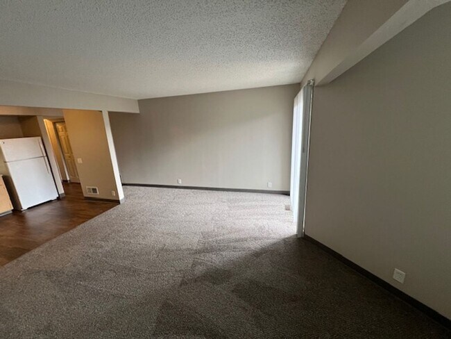 Building Photo - 2557 Nicholas Ct