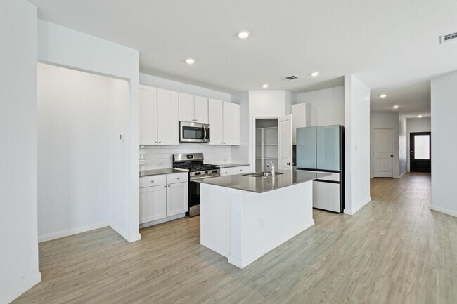 Building Photo - 5340 Cloves Cv