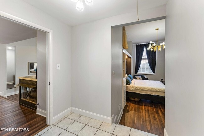 Building Photo - 523 N Bertrand St