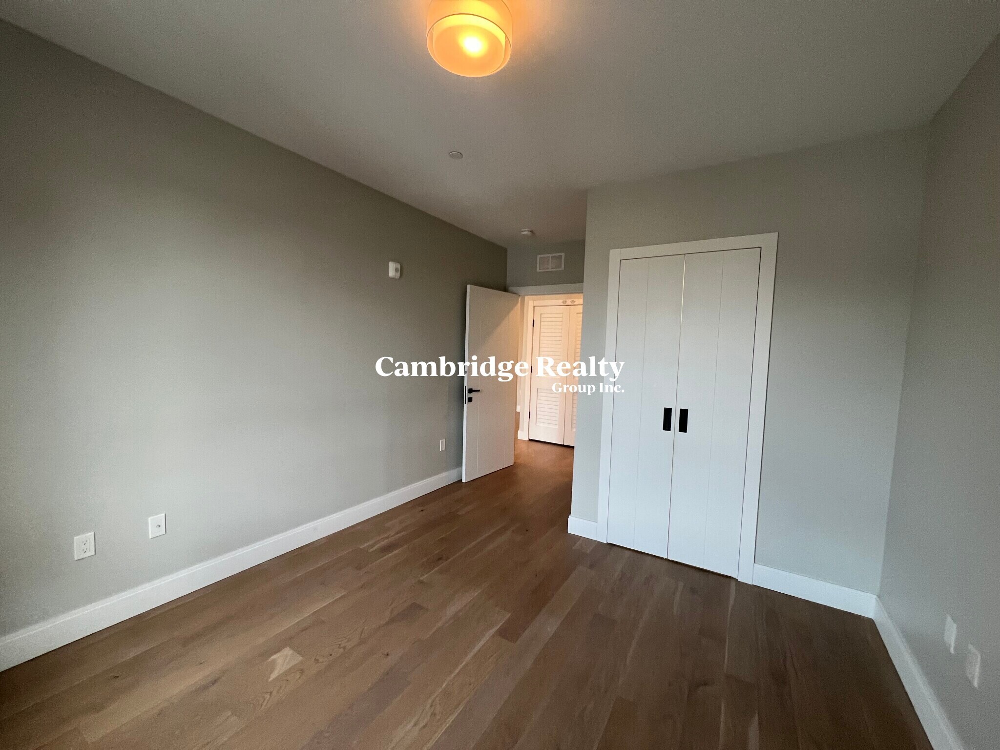 Building Photo - 16 Central St