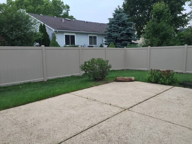 Building Photo - 1830 Shetland Rd