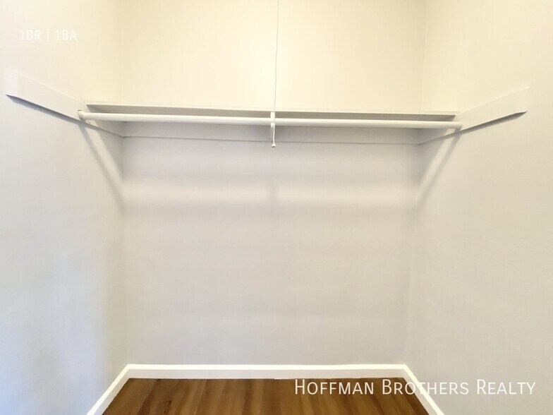 Building Photo - 1661 N Bronson Ave