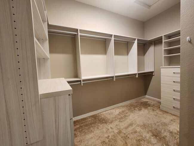 Building Photo - 2500 sq ft home in the Stonebrook area of ...