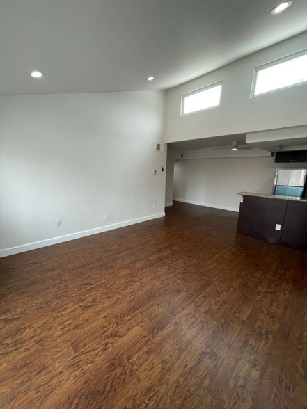Building Photo - 2284 Dunlop St