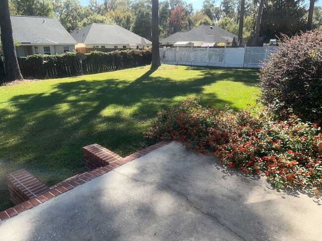 Building Photo - 186 Bristol Way