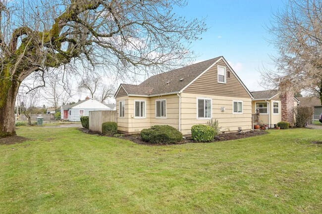 Building Photo - 836 Eldin Ave SE