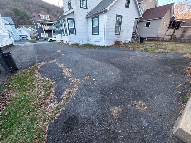 Building Photo - 83 Hudson St