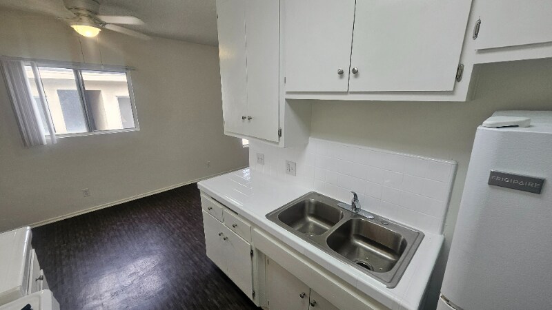 Building Photo - 866 W 126th St